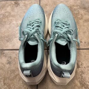 ASICS Novablast 4 running shoes size 11

Light Celadon/Blue Expanse color